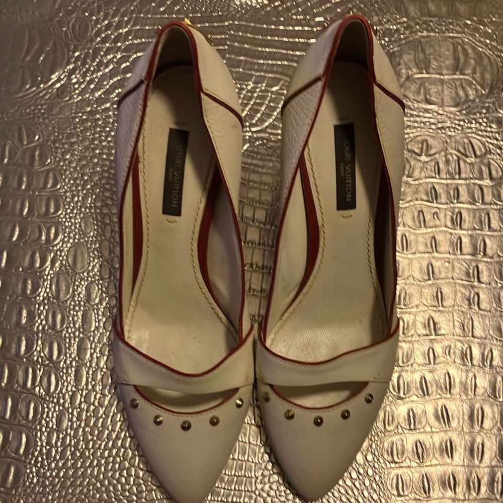 Vintage Louis Vintage goat skin leather heels.